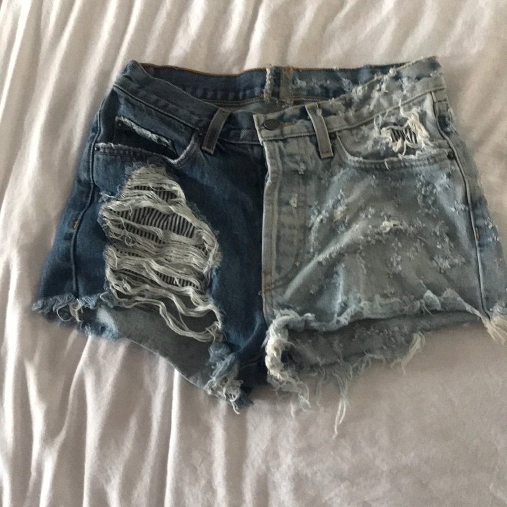 Two tone distressed shorts